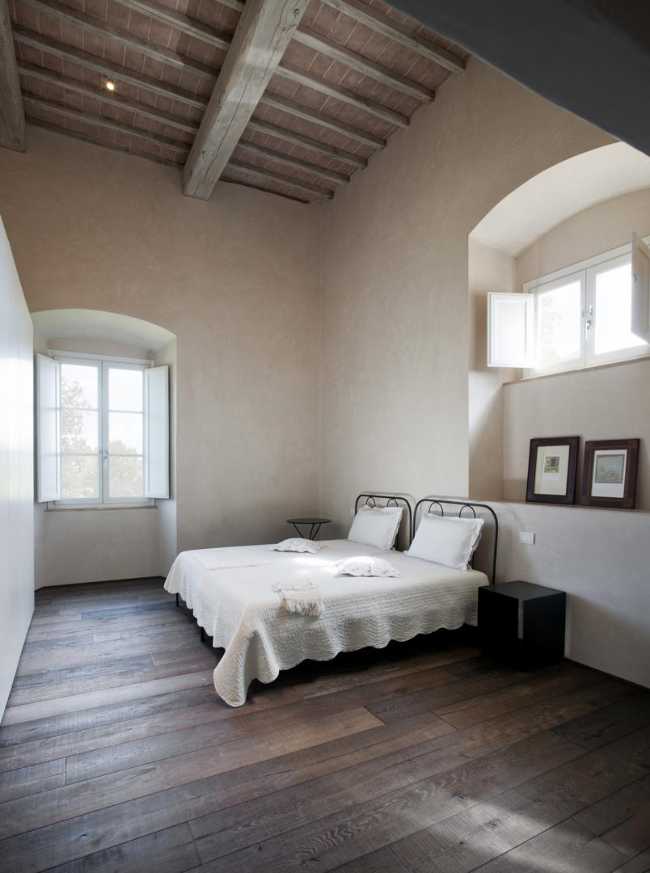 camera da letto in villa storica