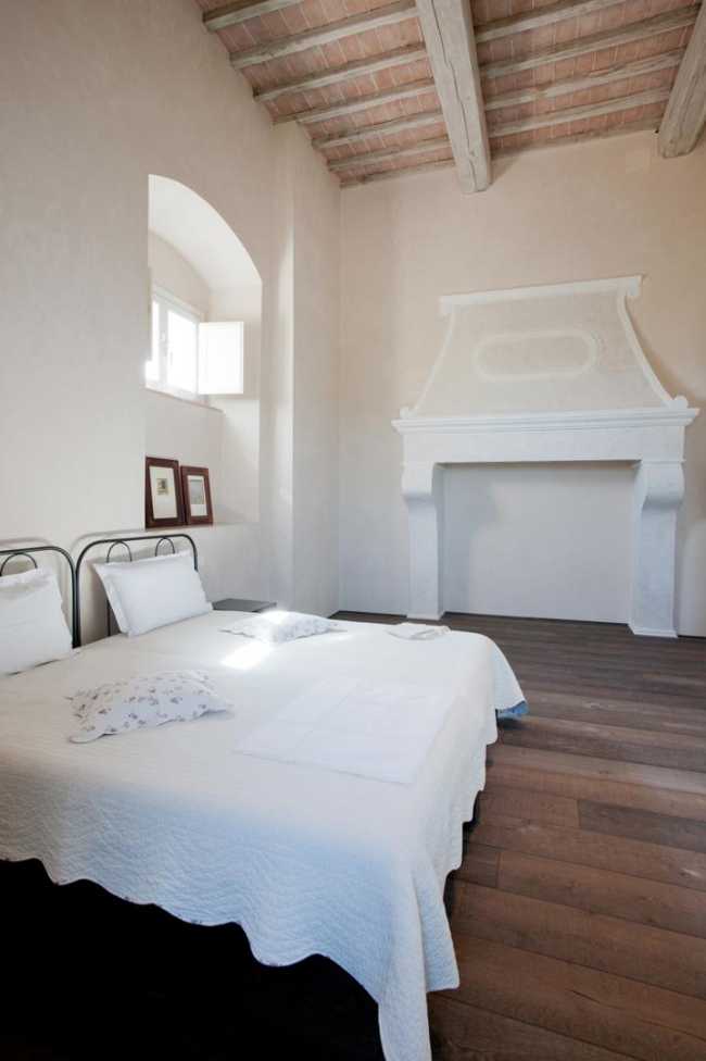 camera da letto in villa storica