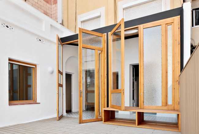 Finestra con infisso di legno