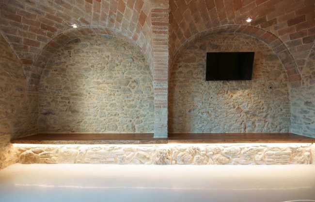 Interno edificio storico trasformato in hotel