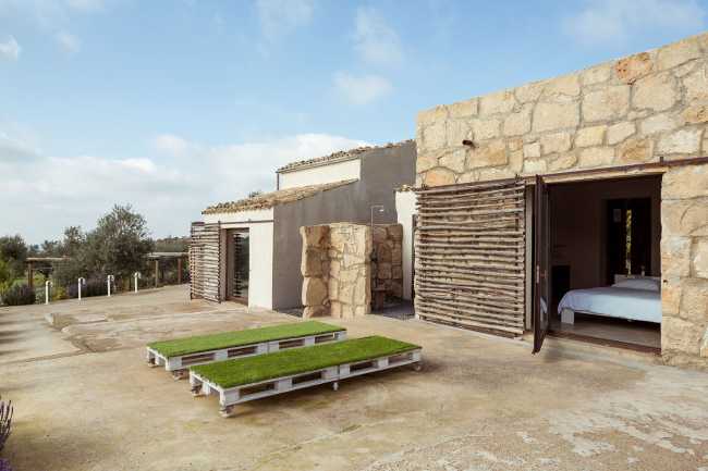 Casolare con piscina