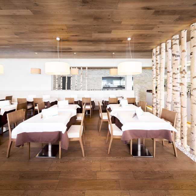 Interno ristorante in legno