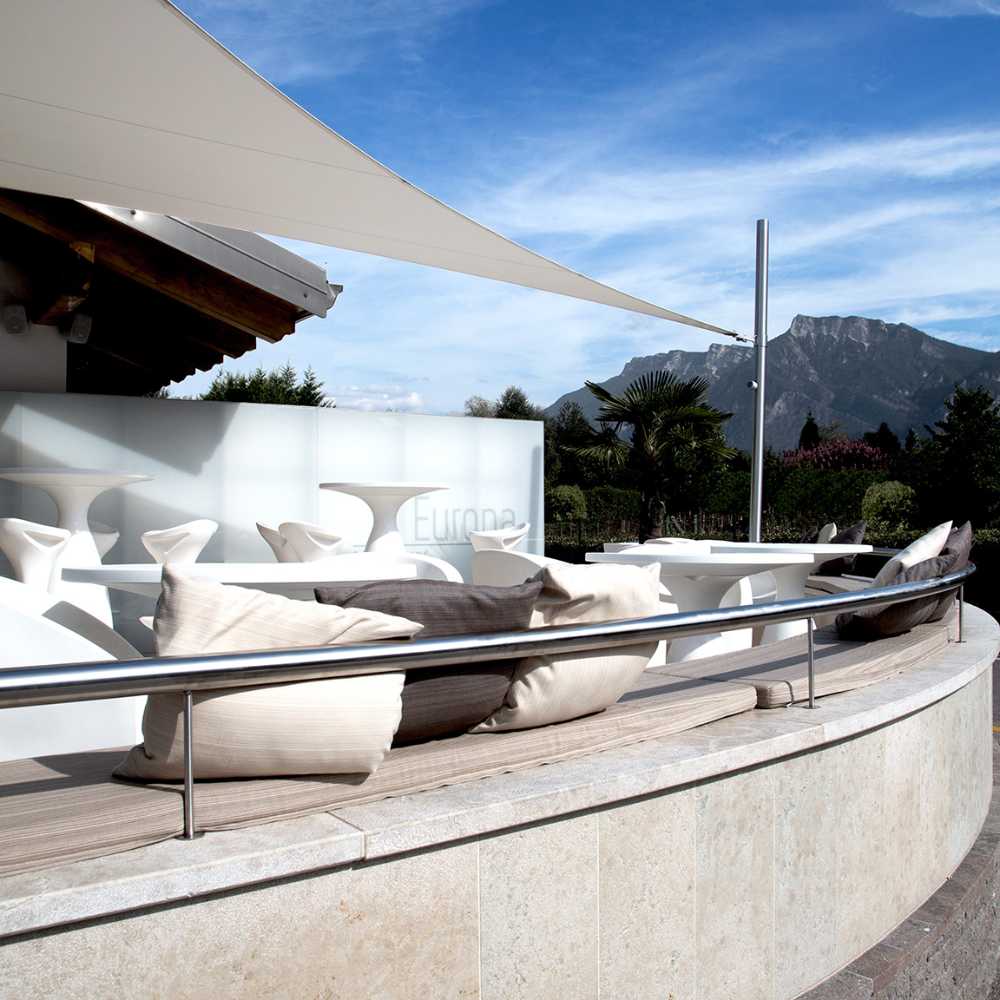 Ristorante bianco contemporaneo