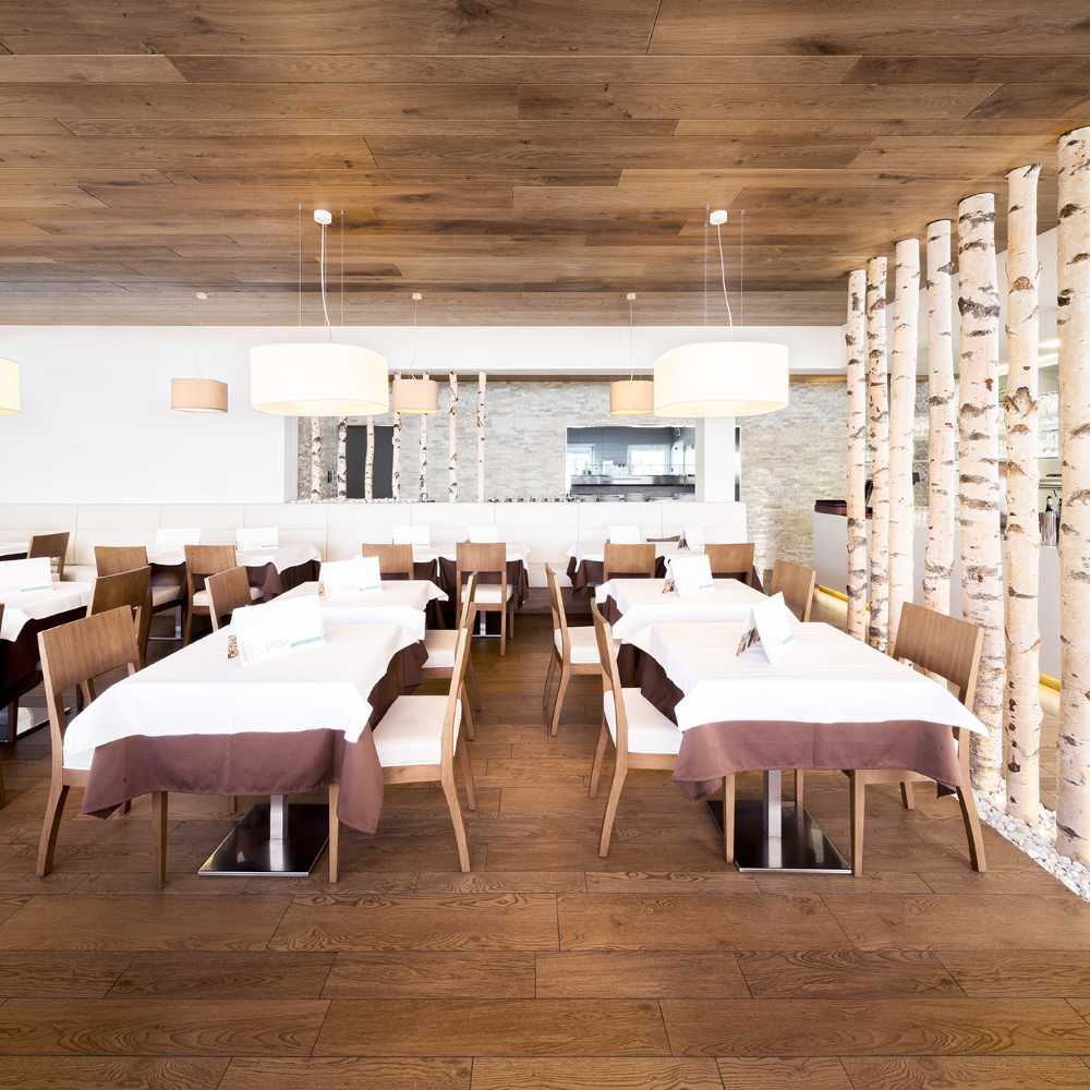 Ristorante bianco contemporaneo