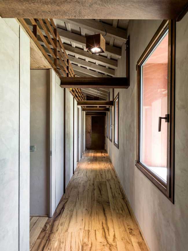Corridor with parquet