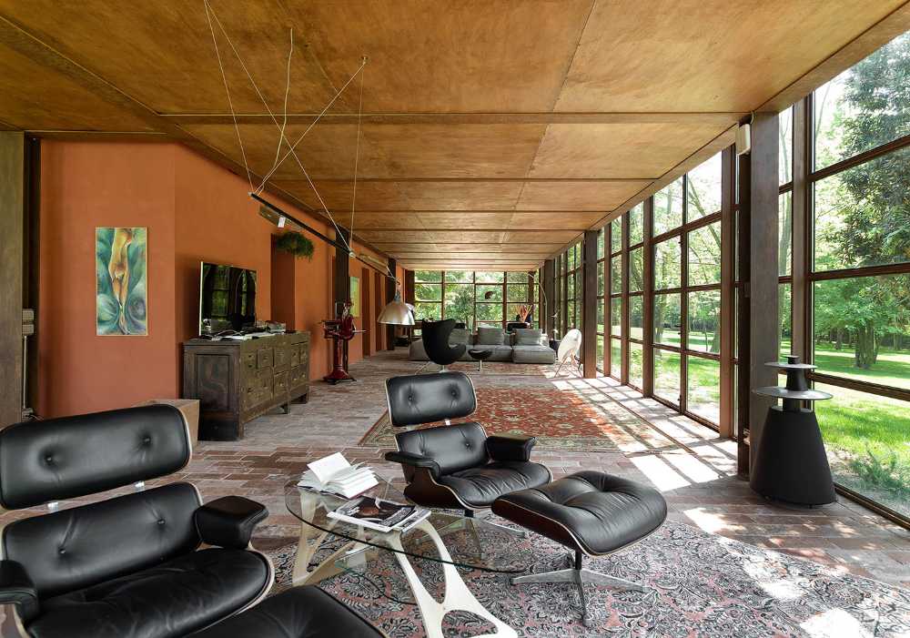 Interno casa immersa nel verde