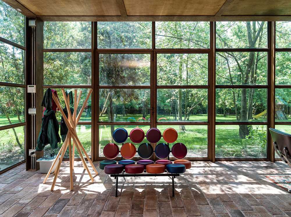 Interno casa immersa nel verde