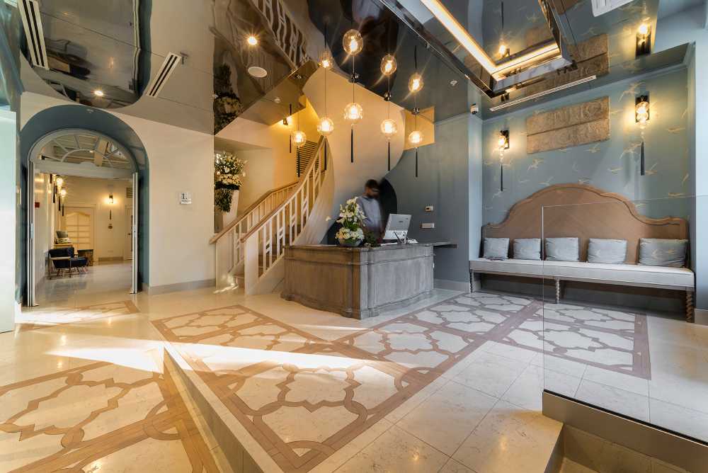 Facciata di un hotel storico