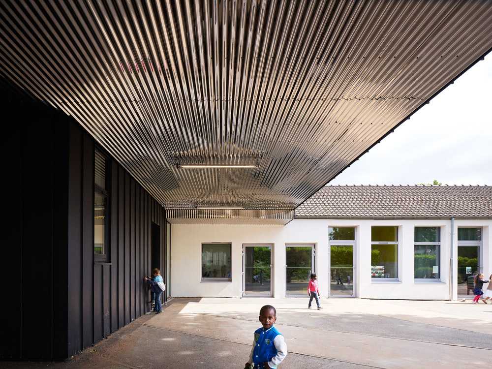 Scuola materna con copertura