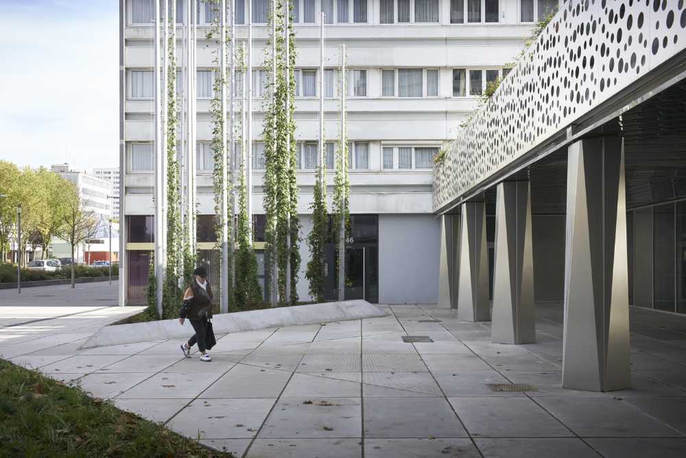 Gallery in steel and glass