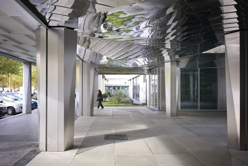 Gallery in steel and glass