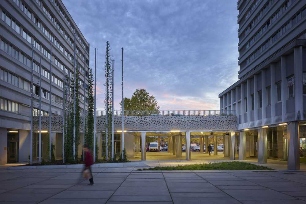 Gallery in steel and glass