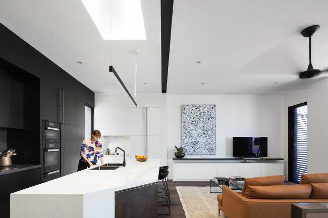 Interior contemporáneo de espacio abierto