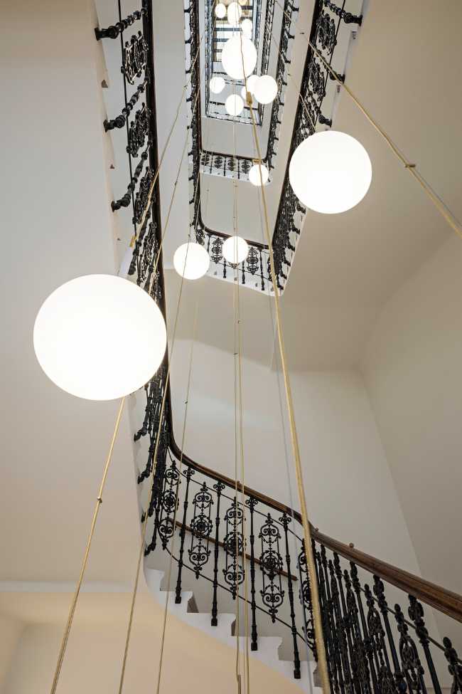 Scalinata interna palazzo storico