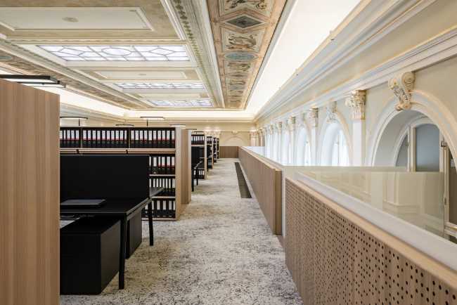 Uffici contemporanei in un palazzo storico