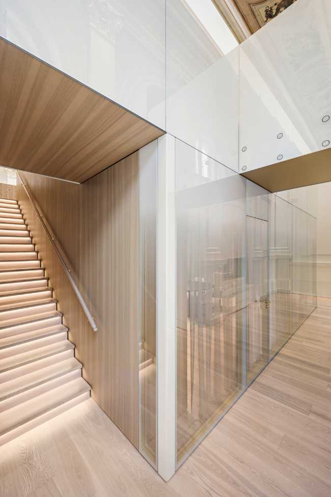 elementi contemporanei in un palazzo storico