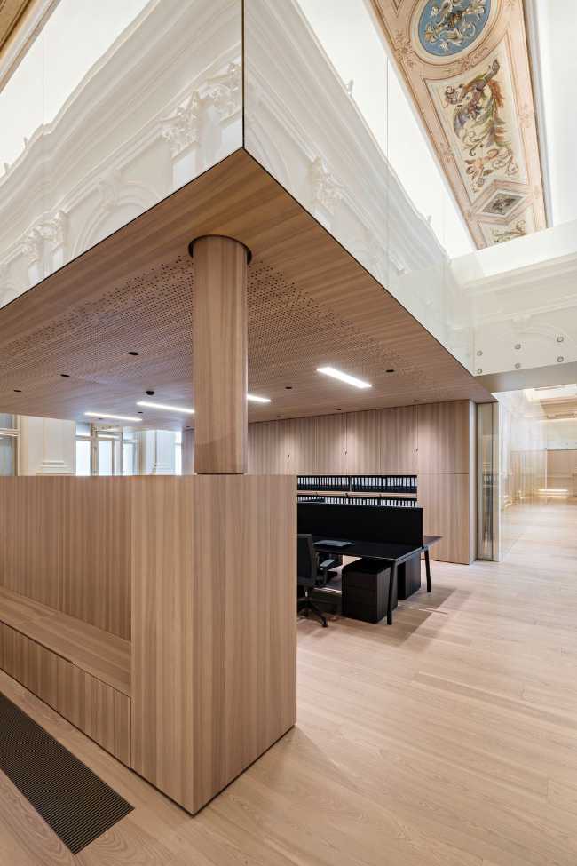 elementi contemporanei in un palazzo storico