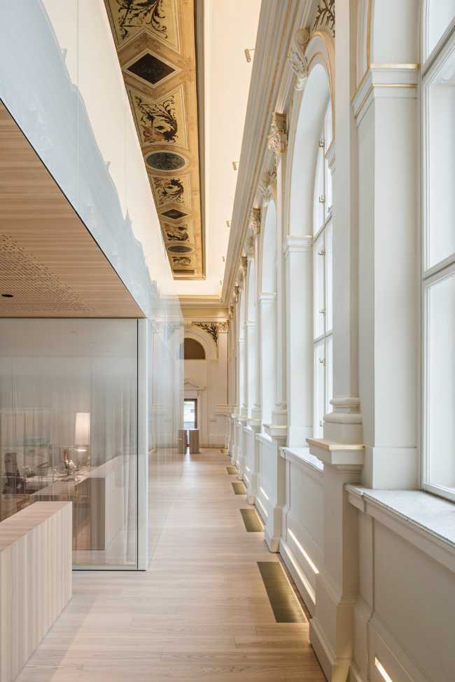 elementi contemporanei in un palazzo storico