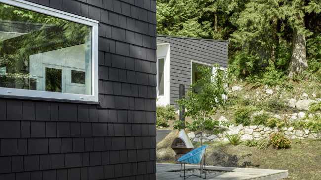 Residence lying on the ground