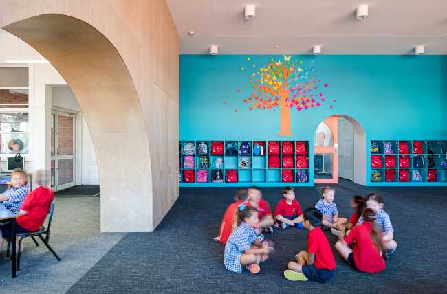 Salas de juego de colores para una escuela primaria