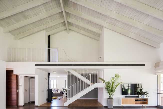 Open space dwelling on two levels