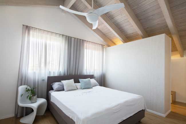 Bedroom with double bed