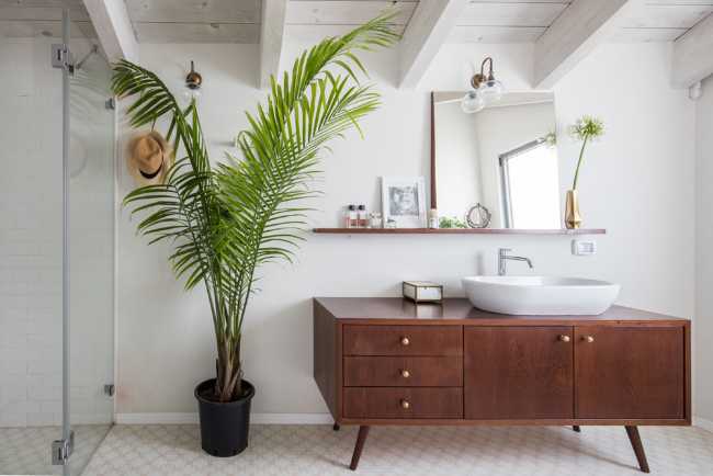 Bathroom with vintage style