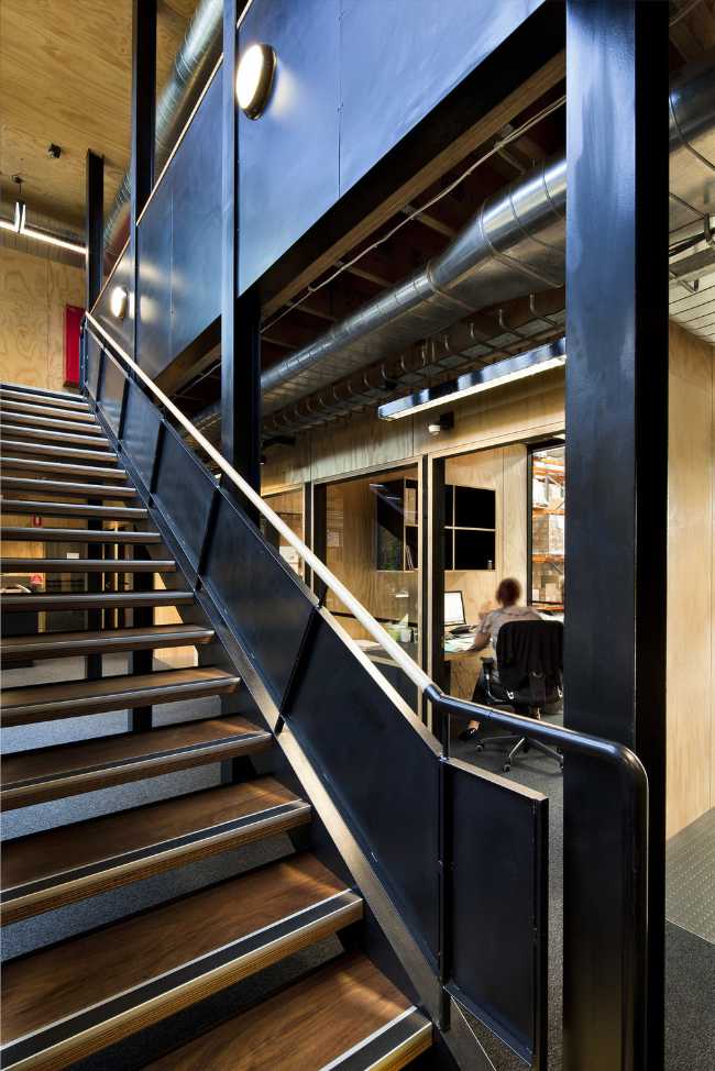 Scala interna in legno e metallo