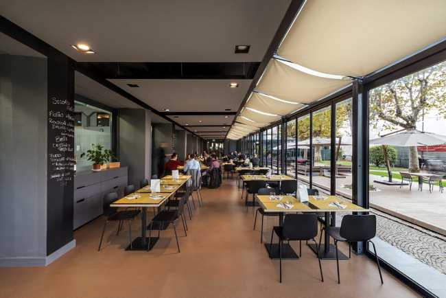 Ristorante con vetrata