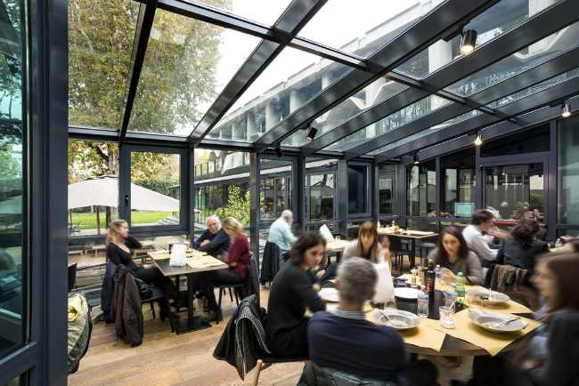 Ristorante con vetrata