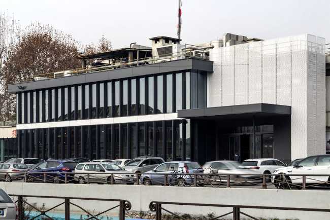 Centro sportivo facciata vetrata