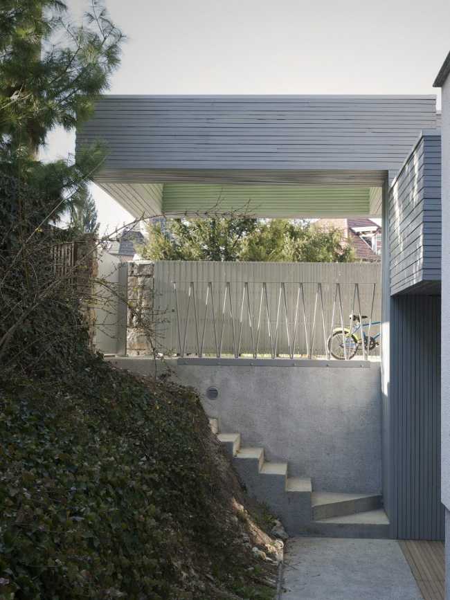 Ampliamento villa storica considerando la pendenza del terreno