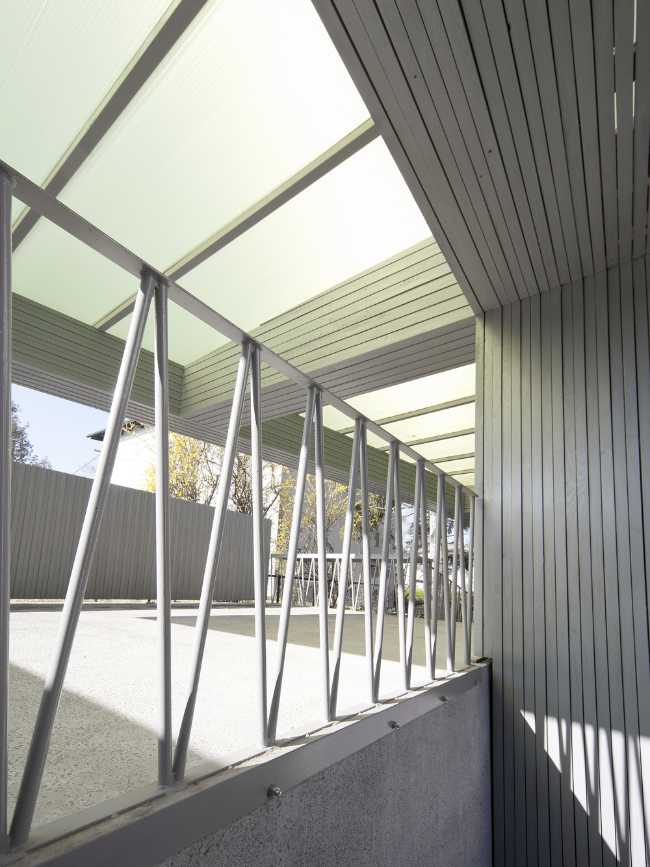 Ampliamento villa storica in legno e balaustra in metallo