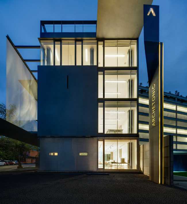 Archetonic seat facade