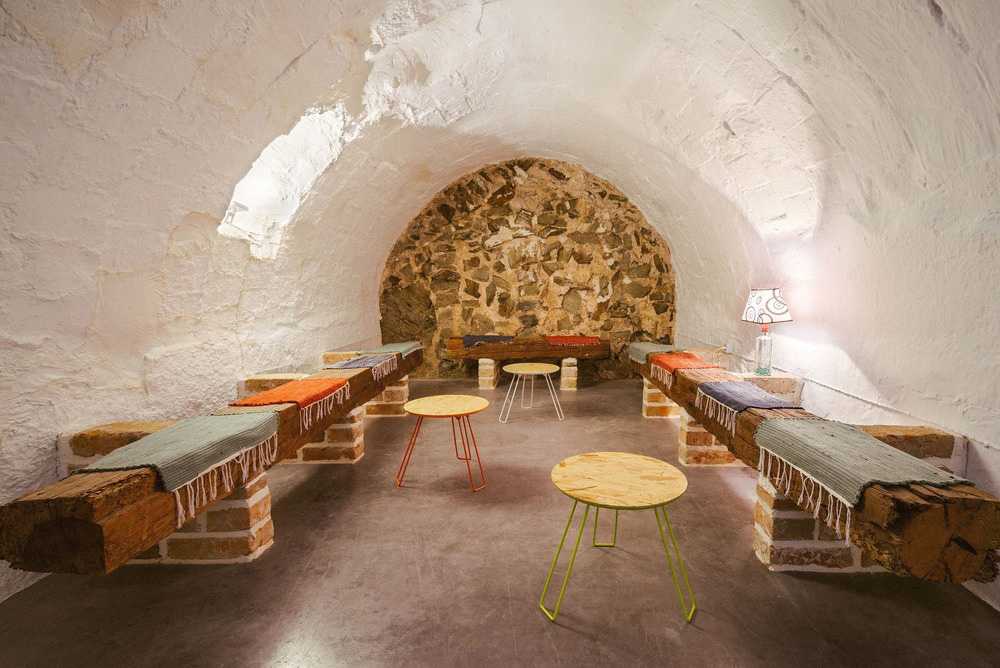 Space with barrel vault and stone wall