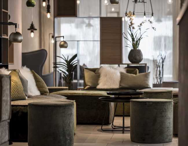 relaxation area with hanging lamps