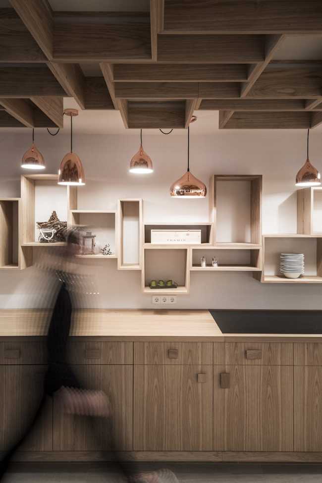 Kitchen top with hanging lamps