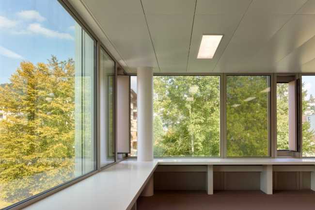 Classroom of a light school with large windows
