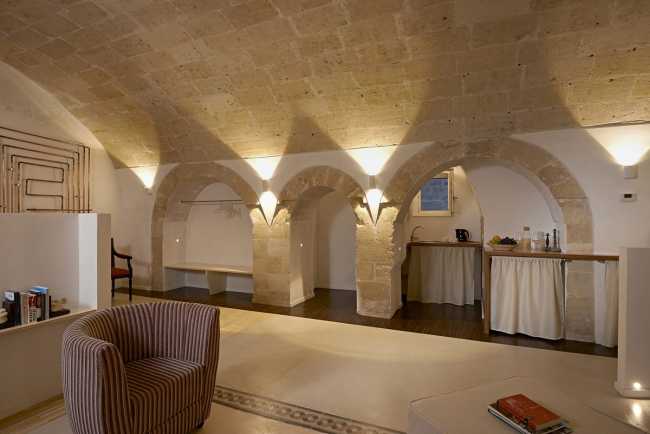 Room with inside turned between the stones