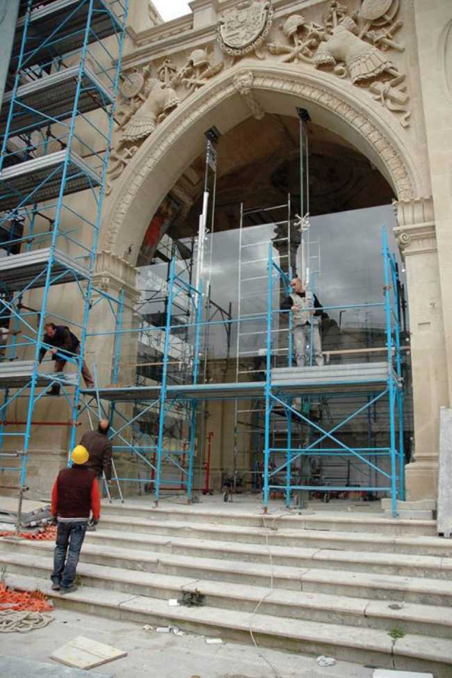 Insertion of steel panels