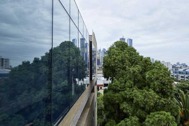 Facciata vetrata riflettente