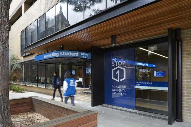 Ingresso edificio universitario