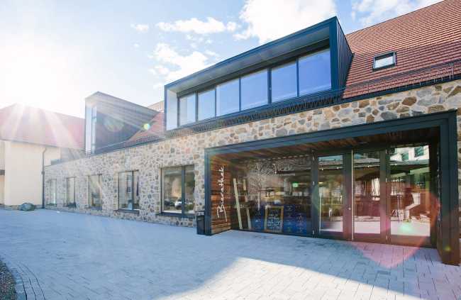 An old barn, used as a warehouse, is transformed into a brewery