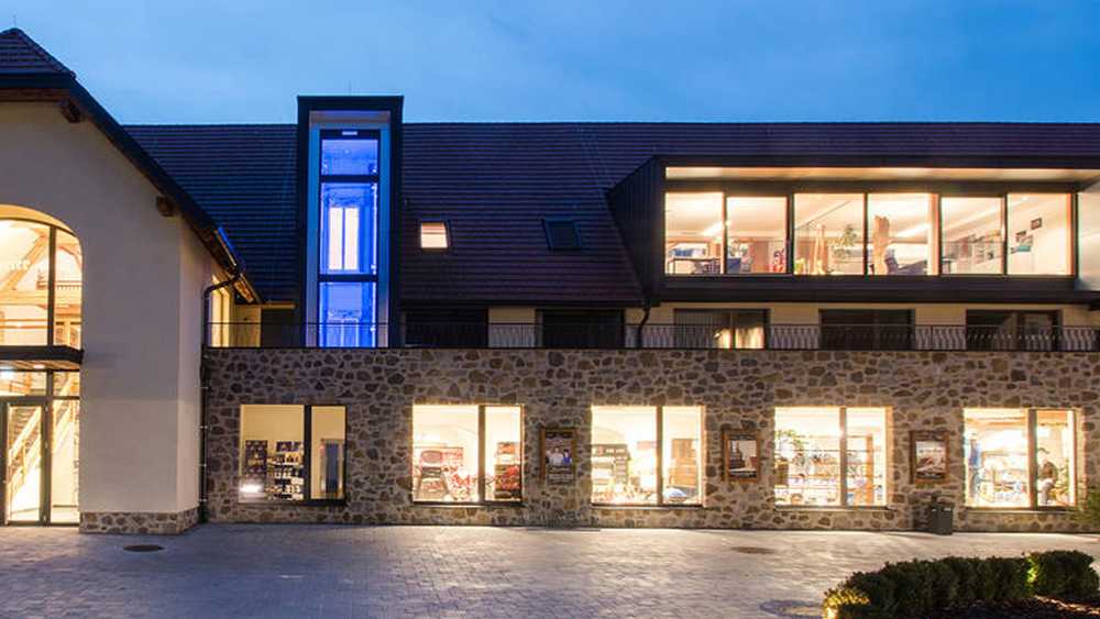 An old barn, used as a warehouse, is transformed into a brewery