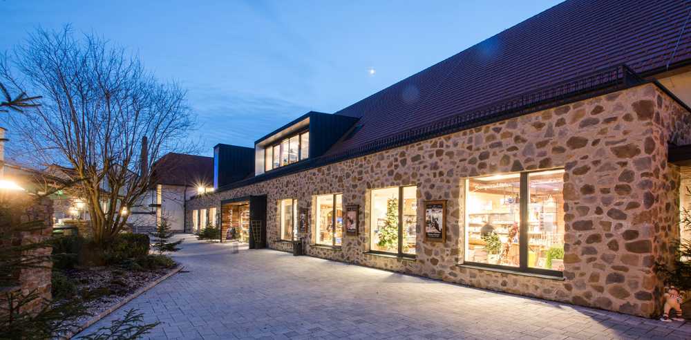 An old barn, used as a warehouse, is transformed into a brewery