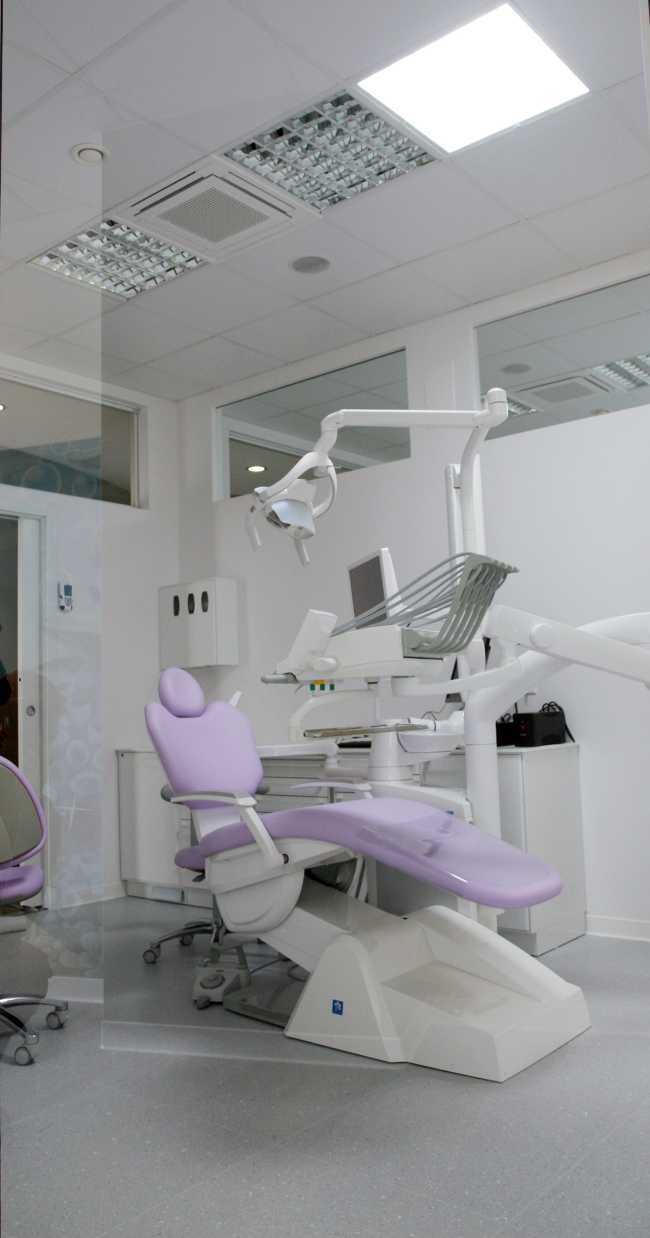 Studio odontoiatrico naturalmente illuminato