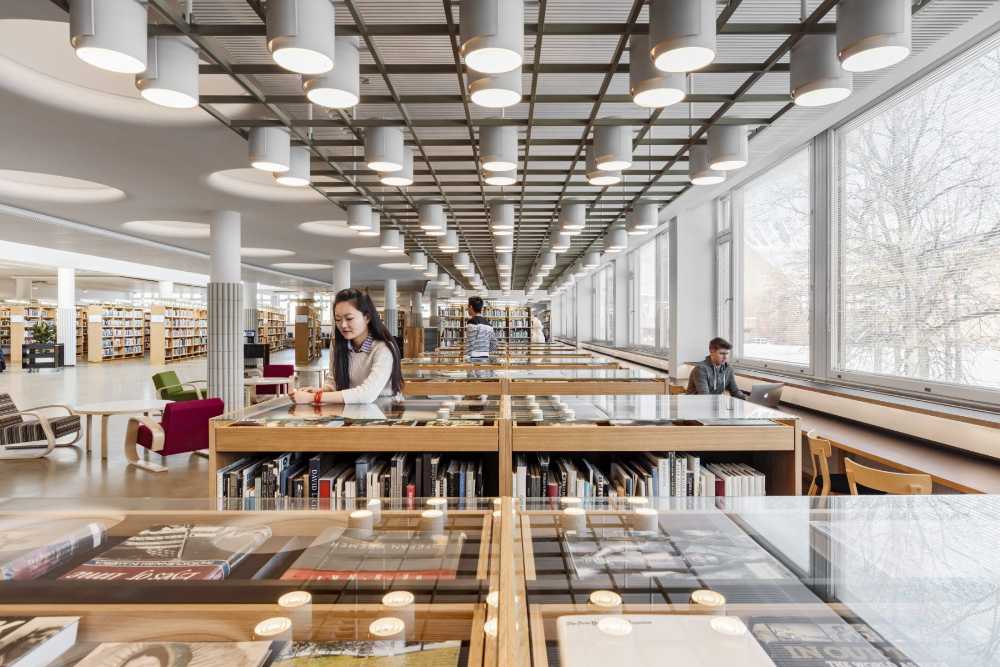 Open space library with side window and wooden tables