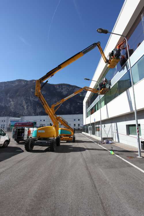 Riduzione del carico elettrico dei condizionati tramite pellicole solari