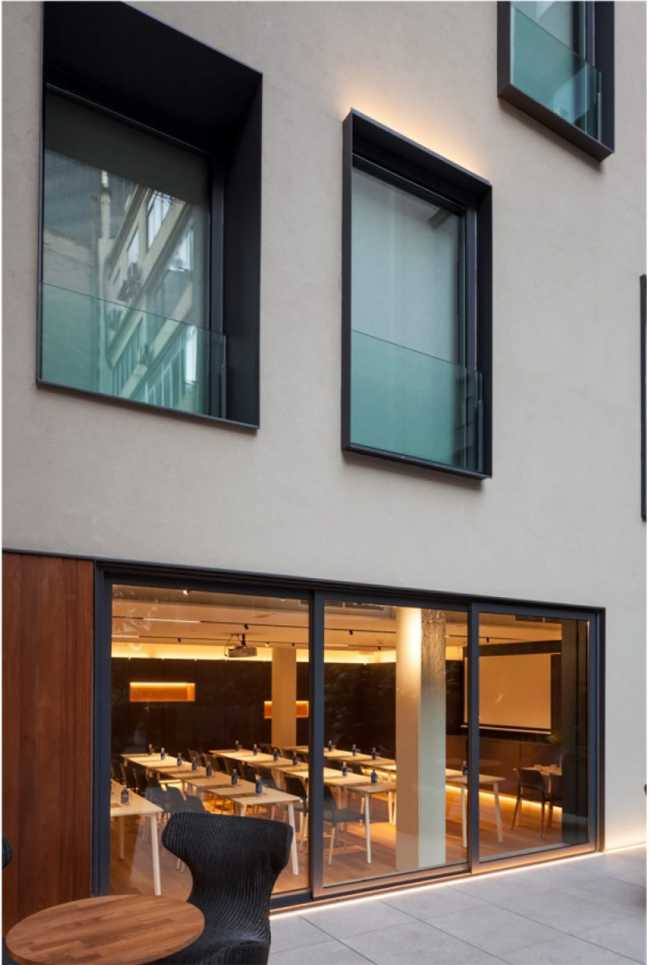 Minimal facade with transparent base