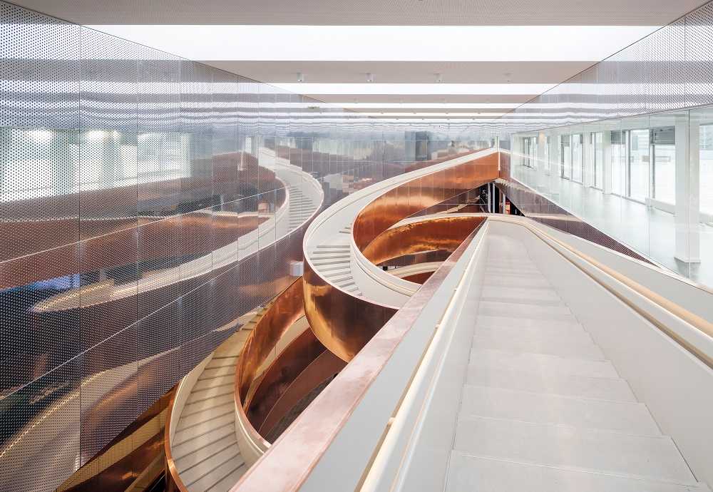 Spirale de métal pour un musée